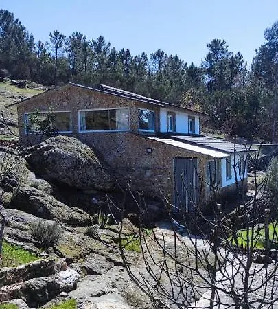 בית נופש Casa Do Monte קסטרו דאירה